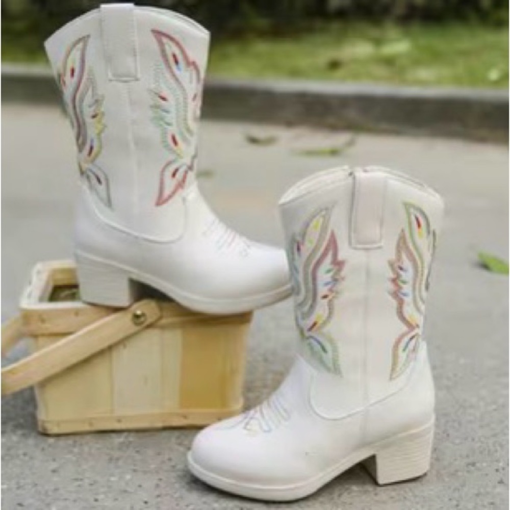 Toddler/Little Kid size 10.5 Girl Embroidered White Western Boots / cowboy boots